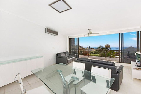 Surfers International Apartments - Sunshine Coast Tourism 24