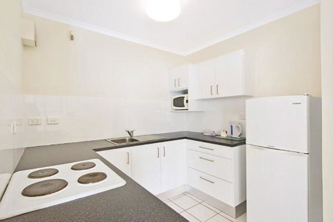 Surfers International Apartments - Sunshine Coast Tourism 32