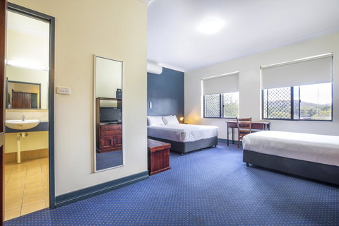 Nightcap At Atherton Hotel - Holiday Sunshine Coast 2