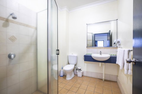 Nightcap At Atherton Hotel - Holiday Sunshine Coast 3