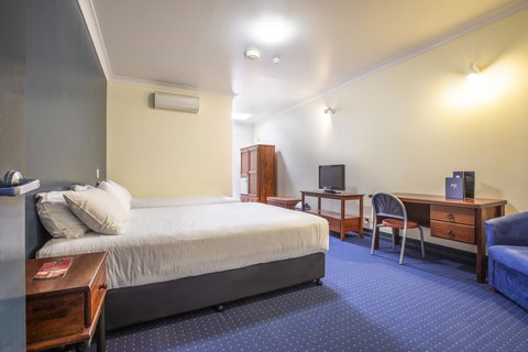 Nightcap At Atherton Hotel - Holiday Sunshine Coast 11