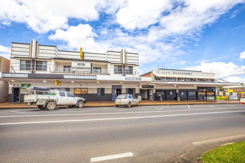 Nightcap At Atherton Hotel - Holiday Sunshine Coast 4
