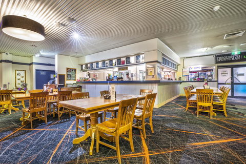 Nightcap At Atherton Hotel - Holiday Sunshine Coast 8