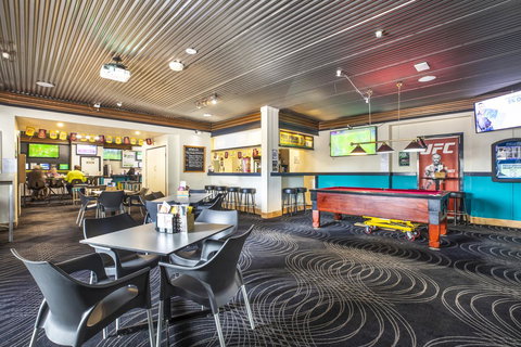 Nightcap At Atherton Hotel - Holiday Sunshine Coast 7