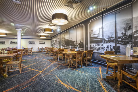 Nightcap At Atherton Hotel - Holiday Sunshine Coast 21