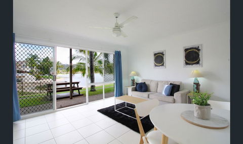 Bay Of Palms - Holiday Sunshine Coast 1