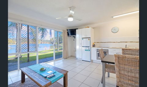 Bay Of Palms - Holiday Sunshine Coast 4