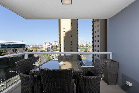 Mantra On The Quay - Sunshine Coast Tourism 11