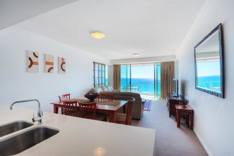 Reflection On The Sea - Holiday Sunshine Coast 8