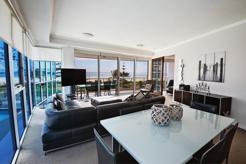 Reflection On The Sea - Holiday Sunshine Coast 40