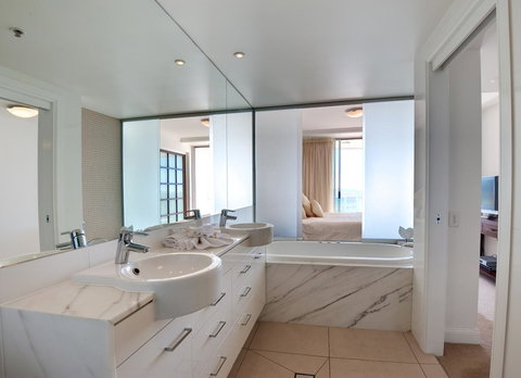 Reflection On The Sea - Holiday Sunshine Coast 31