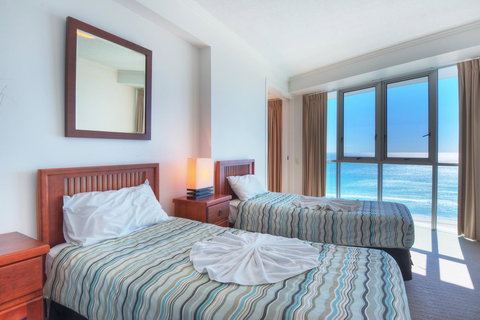 Reflection On The Sea - Holiday Sunshine Coast 7