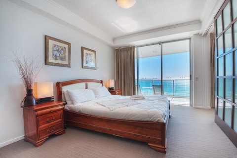 Reflection On The Sea - Holiday Sunshine Coast 9