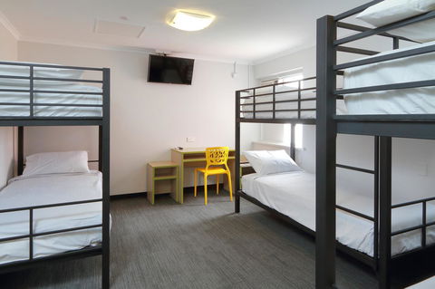 Palm Beach Hotel - Sunshine Coast Tourism 19