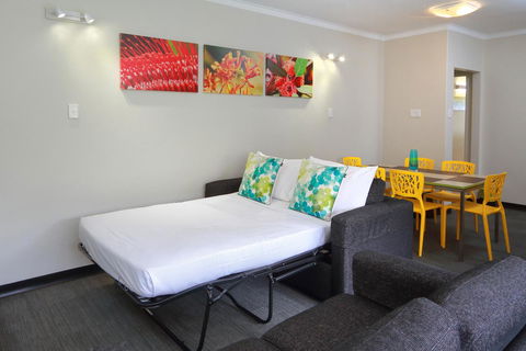 Palm Beach Hotel - Sunshine Coast Tourism 22