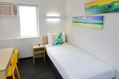 Palm Beach Hotel - Sunshine Coast Tourism 16