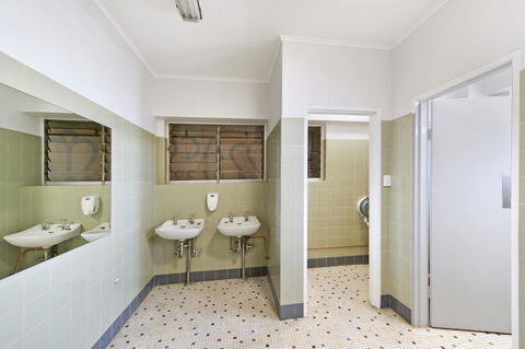 Palm Beach Hotel - Sunshine Coast Tourism 24
