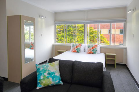 Palm Beach Hotel - Sunshine Coast Tourism 11