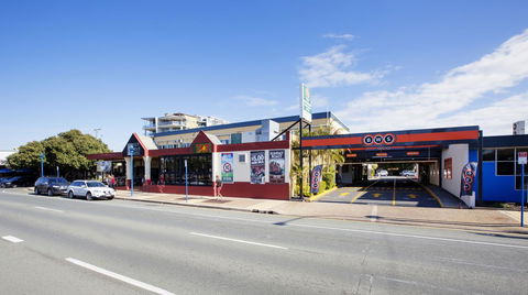 Palm Beach Hotel - Sunshine Coast Tourism 6