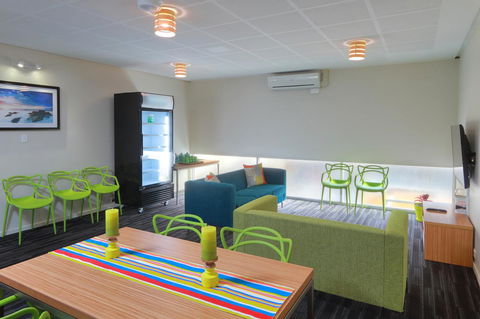 Palm Beach Hotel - Sunshine Coast Tourism 10