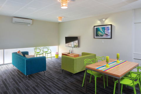 Palm Beach Hotel - Sunshine Coast Tourism 4