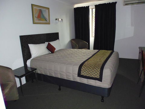 Burke & Wills Motor Inn - Sunshine Coast Tourism 5