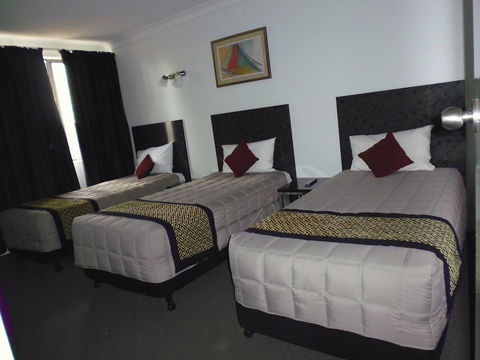 Burke & Wills Motor Inn - Sunshine Coast Tourism 4