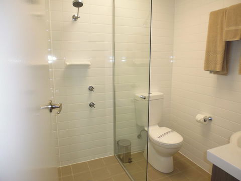 Burke & Wills Motor Inn - Sunshine Coast Tourism 21