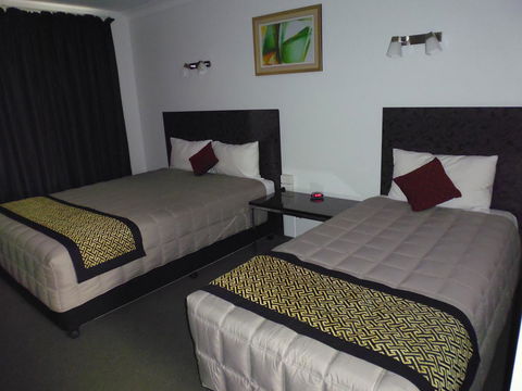 Burke & Wills Motor Inn - Sunshine Coast Tourism 18
