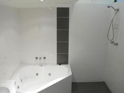 Kallangur Motel - Holiday Sunshine Coast 3
