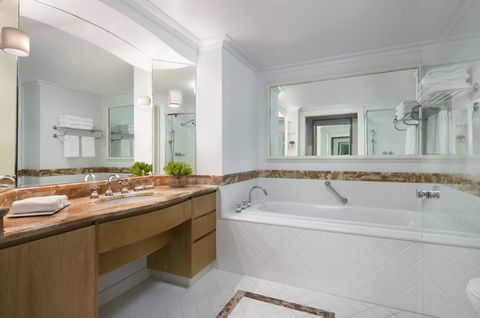 JW Marriott Gold Coast Resort & Spa - Holiday Sunshine Coast 11