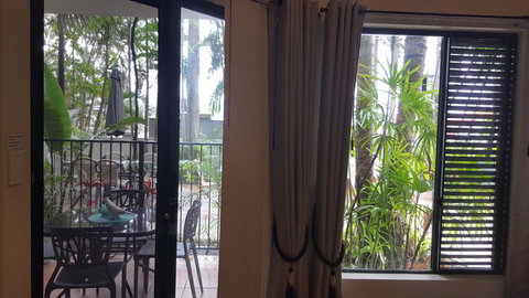 Jackies Holiday Apartment - Holiday Sunshine Coast 12