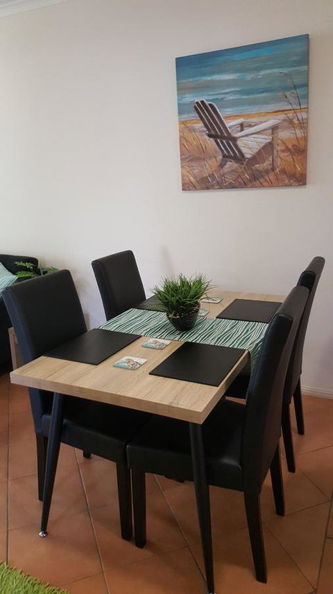 Jackies Holiday Apartment - Holiday Sunshine Coast 18