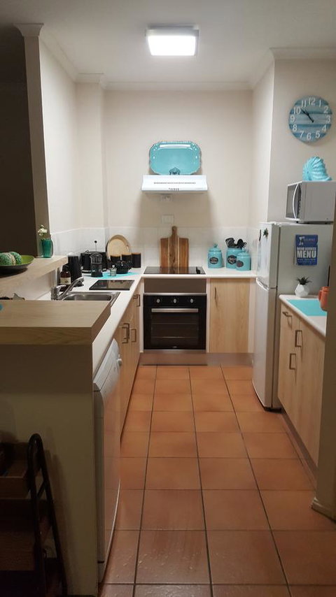 Jackies Holiday Apartment - Holiday Sunshine Coast 8