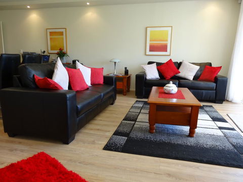 Waterfront Resort Villa With Buggy - Sunshine Coast Tourism 4