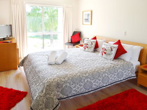 Waterfront Resort Villa With Buggy - Sunshine Coast Tourism 12