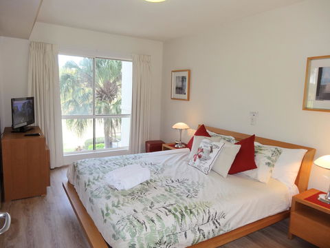 Waterfront Resort Villa With Buggy - Sunshine Coast Tourism 15