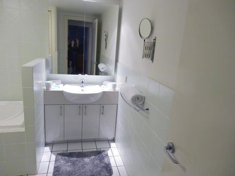 Waterfront Resort Villa With Buggy - Sunshine Coast Tourism 13