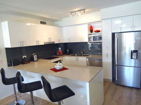 Waterfront Resort Villa With Buggy - Sunshine Coast Tourism 5