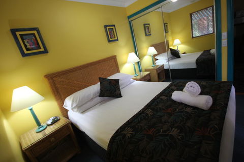 Aruba Beach Resort - Sunshine Coast Tourism 1