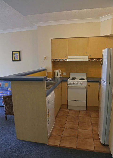Aruba Beach Resort - Sunshine Coast Tourism 2