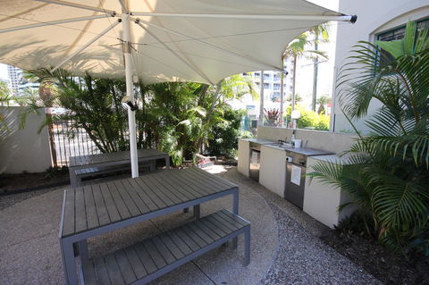 Aruba Beach Resort - Sunshine Coast Tourism 11
