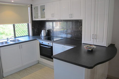 Grangewood Court Apartments - Holiday Sunshine Coast 24