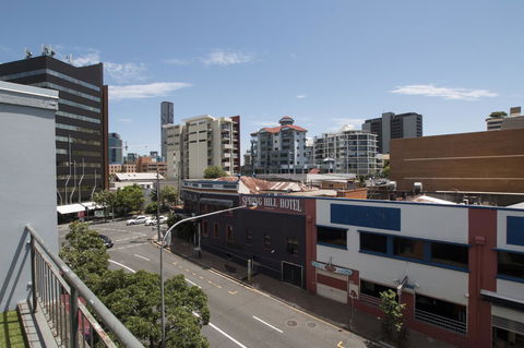 The Metropolitan Spring Hill - Sunshine Coast Tourism 27