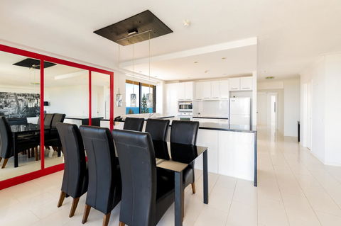 Burgess @ Kings Beach Apartments - Sunshine Coast Tourism 17
