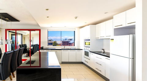 Burgess @ Kings Beach Apartments - Sunshine Coast Tourism 13
