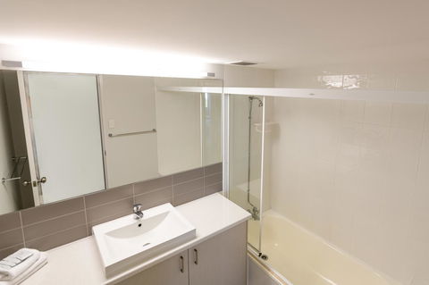 Burgess @ Kings Beach Apartments - Sunshine Coast Tourism 36