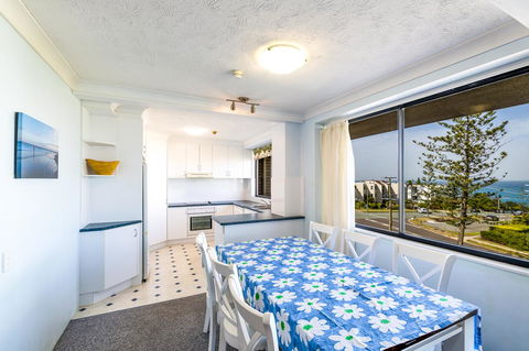 Burgess @ Kings Beach Apartments - Sunshine Coast Tourism 32