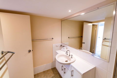 Burgess @ Kings Beach Apartments - Sunshine Coast Tourism 2