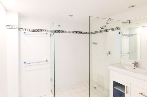 Burgess @ Kings Beach Apartments - Sunshine Coast Tourism 9
